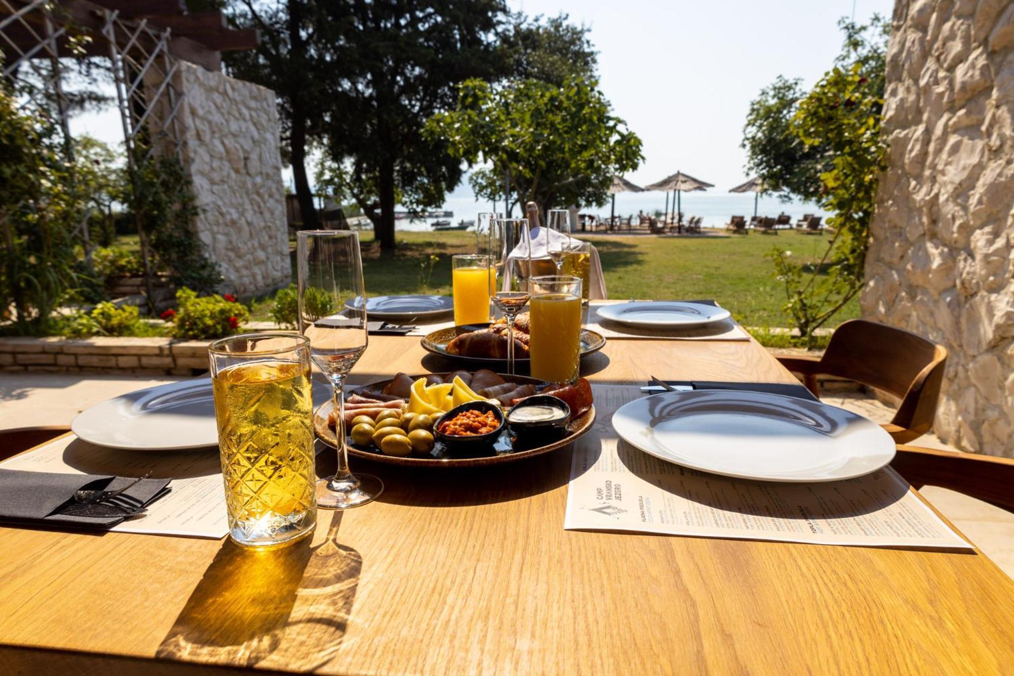 Camping Vransko Jezero - Crkvine Pakoštane Zewnętrze zdjęcie